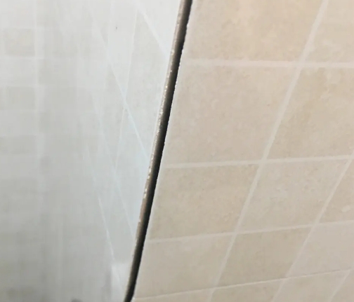 扎赉诺尔瓷砖空鼓维修公司分享阳台瓷砖脱落的修复过程可以分为以下几个步骤