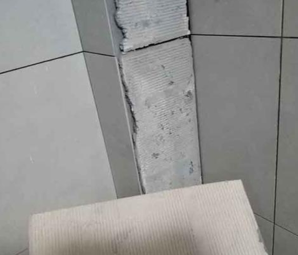 扎赉诺尔瓷砖空鼓维修公司分享下厨房瓷砖脱落的补救措施。